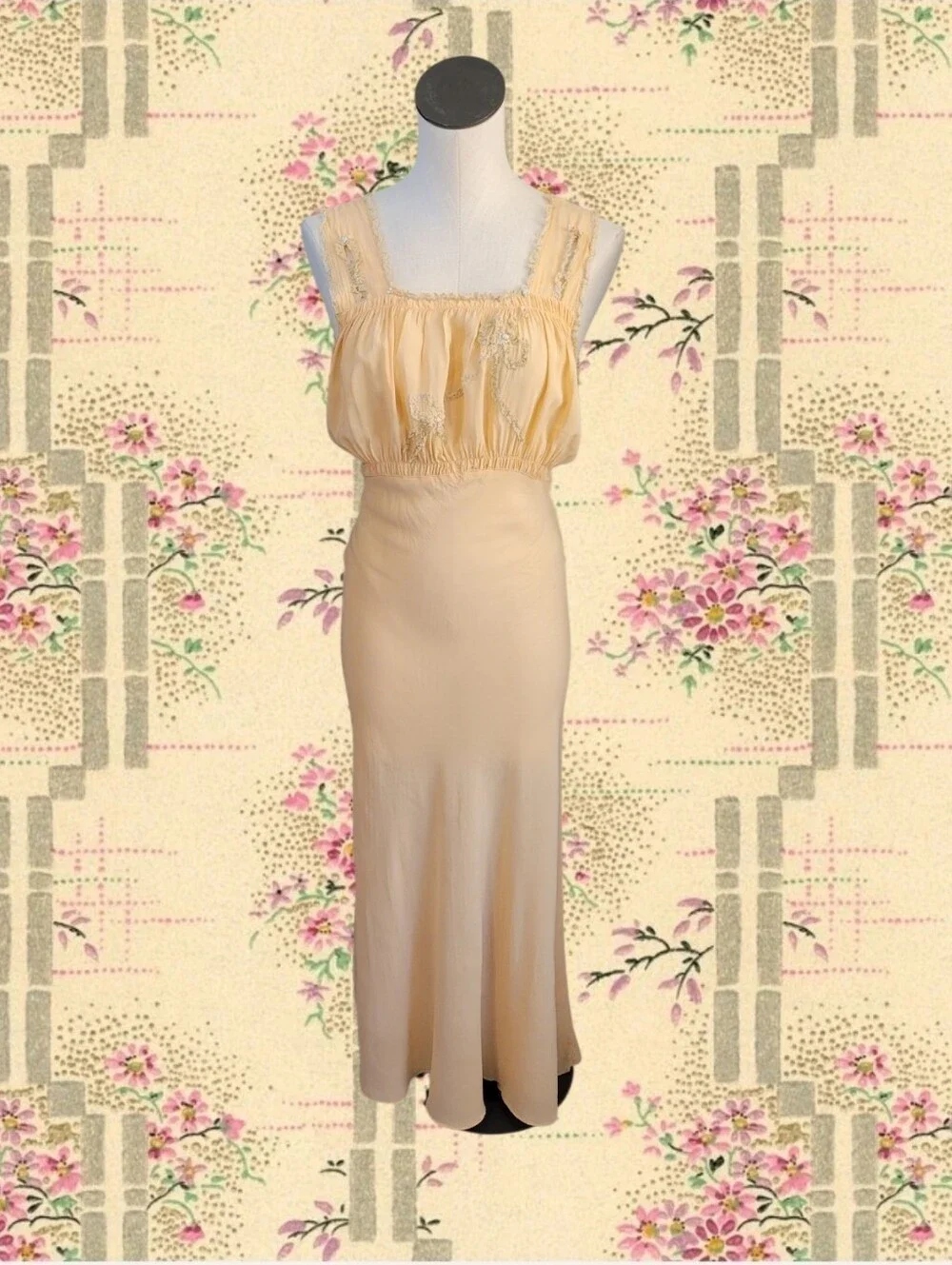 1930s Glamorous Negligee